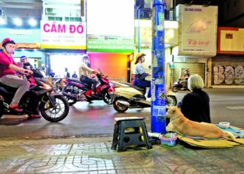 COVID-19 và những khoảng trống vỉa hè: Người không nhà, về đâu mùa dịch?
