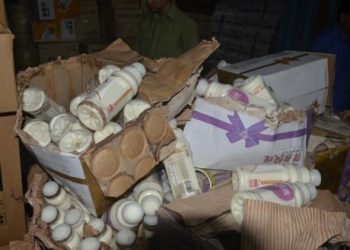 Hà Nội: Phát hiện 10 nghìn chai sữa chua không có nguồn gốc chuẩn bị đưa đi tiêu thụ