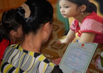 Bé gái 7 năm theo mẹ xin ăn trên cầu Thanh Trì: Sống ra sao sau khi mẹ mất?