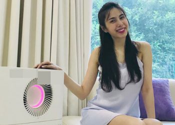 Thủy Tiên xuất hiện tươi cười tại nhà riêng sau chuyến cứu trợ miền Trung nhưng nhìn đôi chân mà ai cũng xót