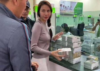 Thủy Tiên lên tiếng về vụ cán bộ thôn thu lại 400 triệu đồng cứu trợ, làm rõ chuyện bà con chê bánh chưng gây xôn xao