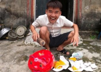 Con trai bà Tân Vlog lại khiến CĐM phẫn nộ vì video bày cách đập heo đất trộm tiền