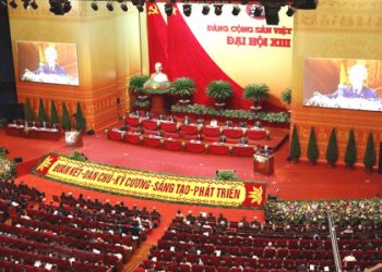 Đặt mục tiêu phát triển kinh tế gắn liền với công bằng xã hội