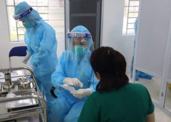 Thêm 5 tỉnh thành tiêm vắc-xin COVID-19