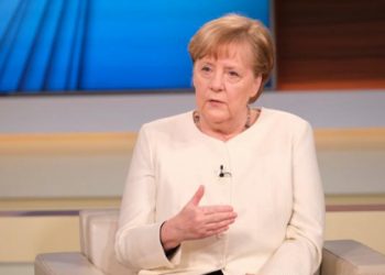 Thủ tướng Angela Merkel thúc ép các biện pháp hạn chế COVID-19 cứng rắn