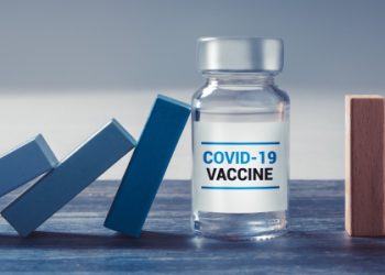 Tiêm chủng vắc xin COVID-19 là lựa chọn sống còn