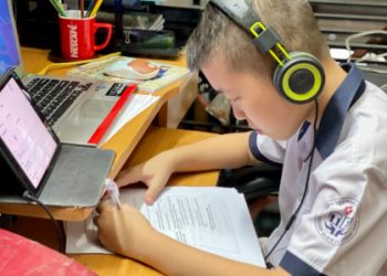 Kiểm tra trực tuyến: Lạm dụng công nghệ giám sát sẽ làm tổn thương học sinh
