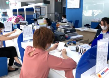 Tiền gửi giảm, ngân hàng nhận cả gửi tiết kiệm vài chục ngàn mỗi ngày