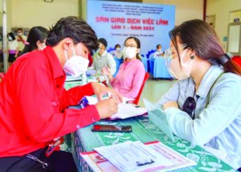 Người lao động hối hả quay lại sau “bình thường mới”