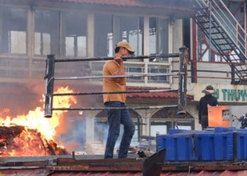 Hà Nội tiêu huỷ loạt du thuyền bỏ hoang hơn 4 năm tại Hồ Tây