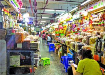 Chợ ế ẩm, tiểu thương không dám trữ hàng tết