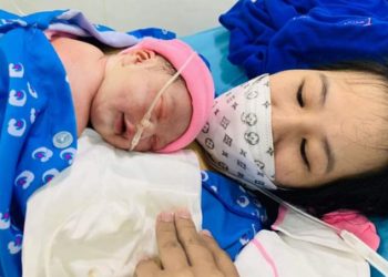 Mẹ F0 vẫn có thể chăm con an toàn