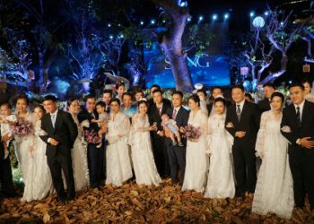 Đám cưới đặc biệt của 20 y, bác sĩ chống dịch: Trăm năm chỉ đợi 1 ngày