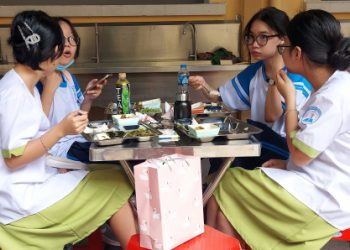 Hướng dẫn phòng chống dịch khi dạy học trực tiếp của Bộ Y tế “lệch pha” với TPHCM