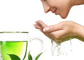 5 CÁCH LÀM ĐẸP BẰNG NƯỚC TRÀ XANH GIÚP DA SÁNG MỊN, SẠCH MỤN
