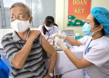TPHCM kéo dài đợt cao điểm tiêm vắc xin ngừa COVID-19 đến hết tháng 7