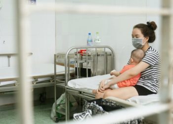 Cẩn thận với COVID-19 khi trẻ tựu trường