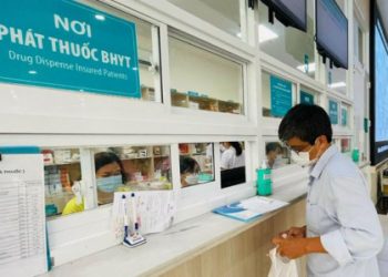 Thủ tướng: Bảo đảm thuốc, trang thiết bị y tế phục vụ khám chữa bệnh