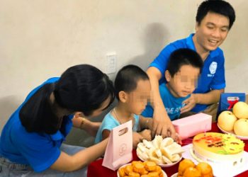 Tìm “thần linh” chữa chứng tự kỷ cho con: Tiền mất, tật mang