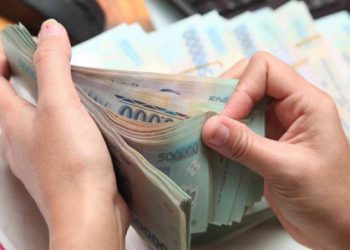 Đại biểu Quốc hội đề xuất tăng lương từ đầu năm 2023 để sớm đảm bảo đời sống cán bộ