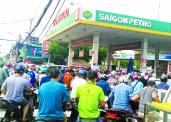 Tình trạng khan hiếm xăng dầu cục bộ chỉ mới là ngọn