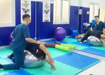 Chân vòng kiềng, chữ x: Chịu mặc cảm, tự ti vì không biết dễ điều trị