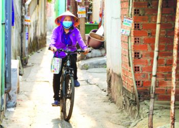 Phụ nữ chới với khi mất việc ở tuổi trung niên